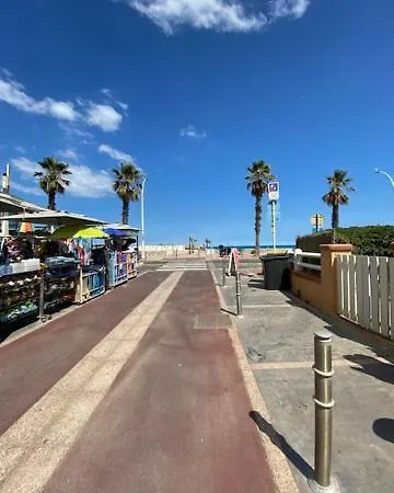 Grand T2 Avec Parking Et Clim A 50m De La ! *